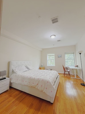 Iron/ironing board, Internet, bed sheets - Beautiful 2-bedroom apartment in vibrant Jersey City (Jersey City)