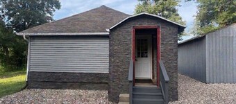 Gothic Manor. Private home. Whole house. 2-bedroom home with AC and laundry