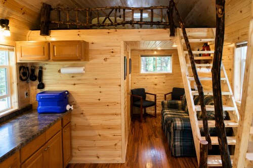 Hideout Retreat Cozy Cabin Near Wisconsin Dells
