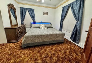 Room - Un Riconcito en el Cielo, A Little Corner of Heaven (Alamosa)
