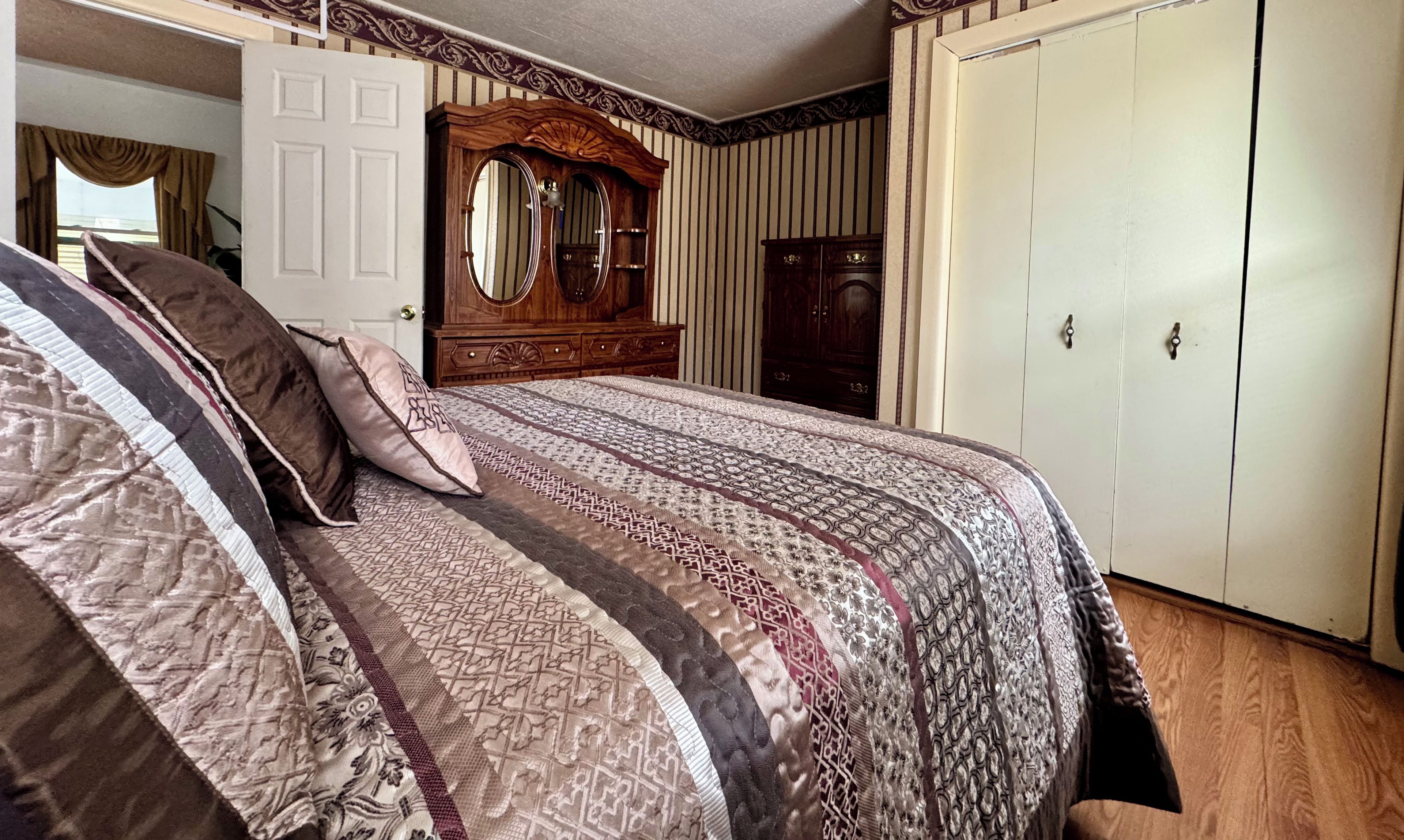 3 bedrooms, WiFi (free), bed sheets