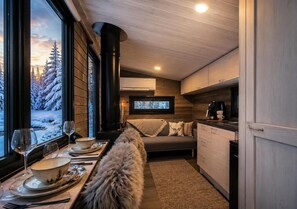 Chalet de base | Espace de travail pour ordinateurs portables, accès au Wi-Fi (inclus)