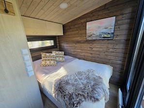 Chalet de base | Espace de travail pour ordinateurs portables, accès au Wi-Fi (inclus)