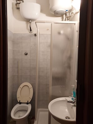 Haartrockner, Seife, Toilettenpapier