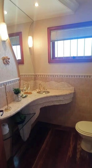 Shower, hair dryer, towels - Solar da Serra Residence (Canela)