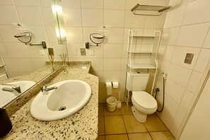 Deluxe-Apartment, Balkon, Strandblick | Badezimmer