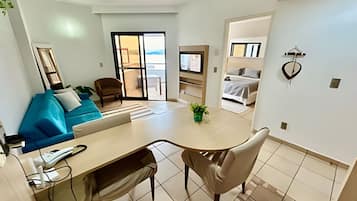 Deluxe Apartment, Balcony, Beach View | WiFi (free)