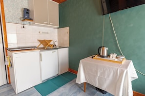 Private kitchen - Cozy, centrally located, quiet, and fully equipped studio—ideal for medical treatment, tourism, or business trips (Bourbonne-les-Bains)