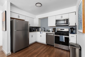 Coffee/tea maker, fridge, microwave, oven - Cozy & Stylish 2BR with Private Patio | Sleeps 8 (Austin)