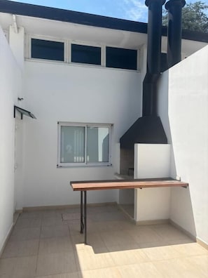 Apartamento Deluxe | Restaurante al aire libre