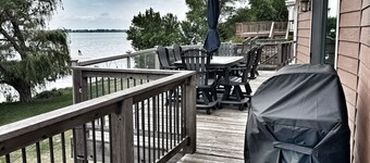 4-bedroom 3 bath lakefront home on Brandt Lake