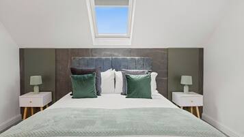 4 bedrooms, iron/ironing board, free WiFi, bed sheets