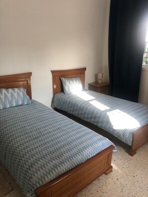 2 habitaciones, tabla de planchar con plancha, wifi y ropa de cama 