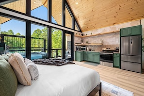 1 bedroom, travel cot, free WiFi, bed sheets - Private Pond, Waterfall, Dock, Hot Tub, Sauna, Fire Pit, Secluded Tree House (Sevierville)