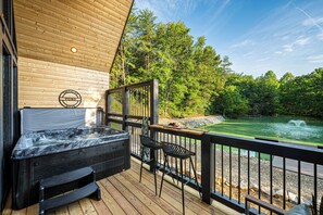 Outdoor spa tub - Private Pond, Waterfall, Dock, Hot Tub, Sauna, Fire Pit, Secluded Tree House (Sevierville)