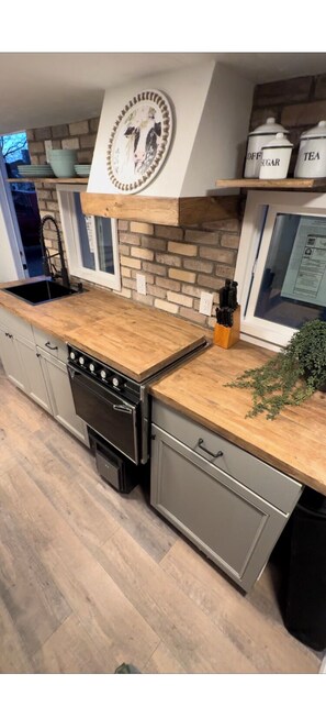Private kitchen - Board and batten single unit #1 (Sierra Vista)