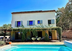 Outdoor pool, a heated pool - Villa de La Verdière, perfect for families (La Verdière)