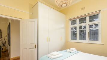 Iron/ironing board, WiFi (free), bed sheets