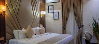 De Grand Vale Hotel and Suites