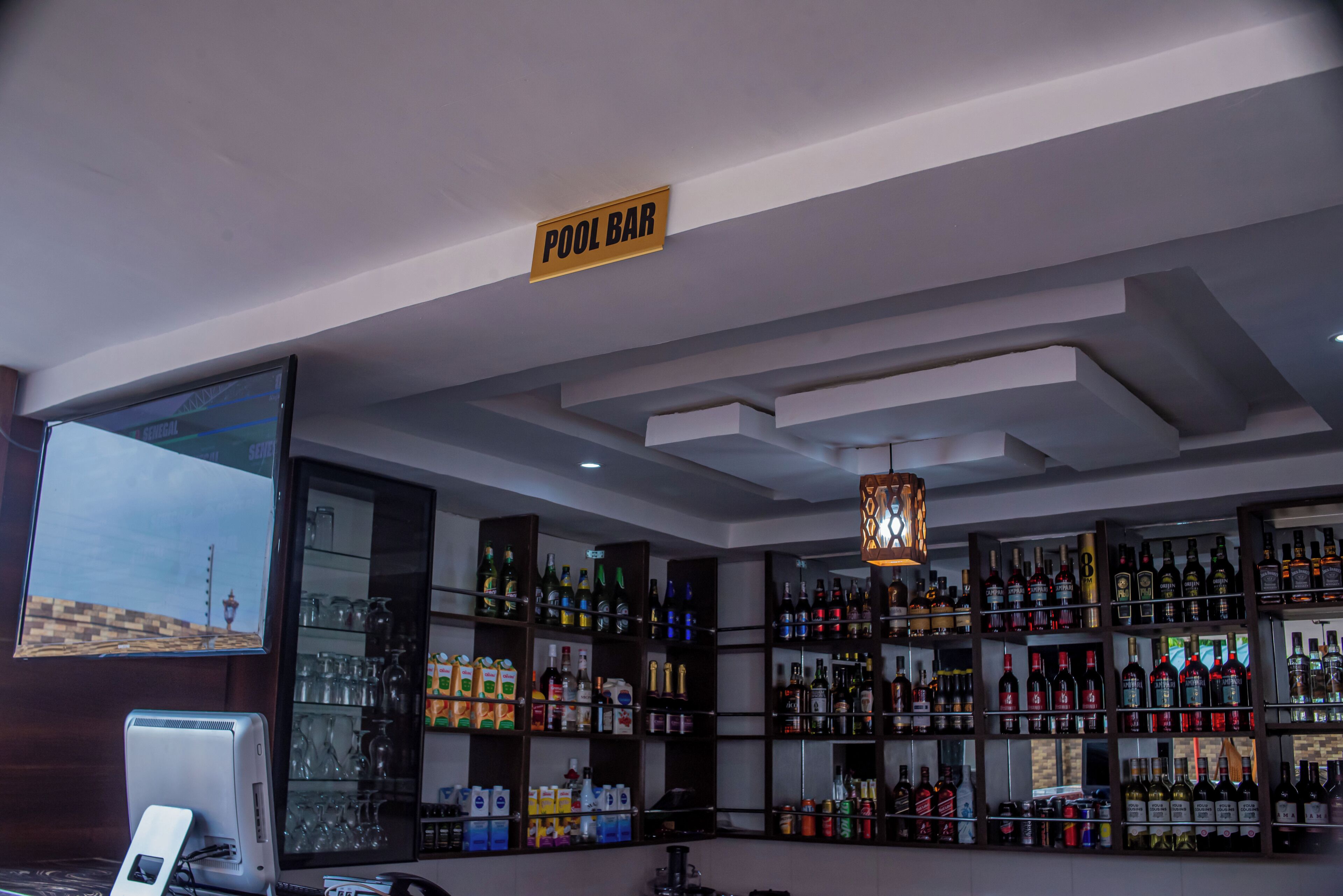 3 Bars/Lounges