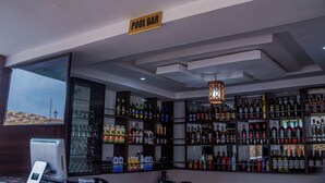 3 bars/lounges - De Grand Vale Hotel and Suites (Abuja)