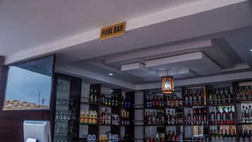 3 Bars/Lounges