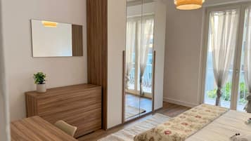 3 bedrooms, WiFi (free), bed sheets