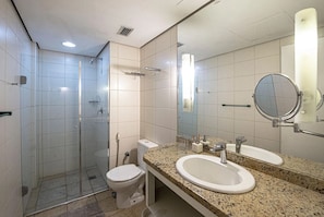 Deluxe-Apartment, Balkon, Strandblick | Badezimmer