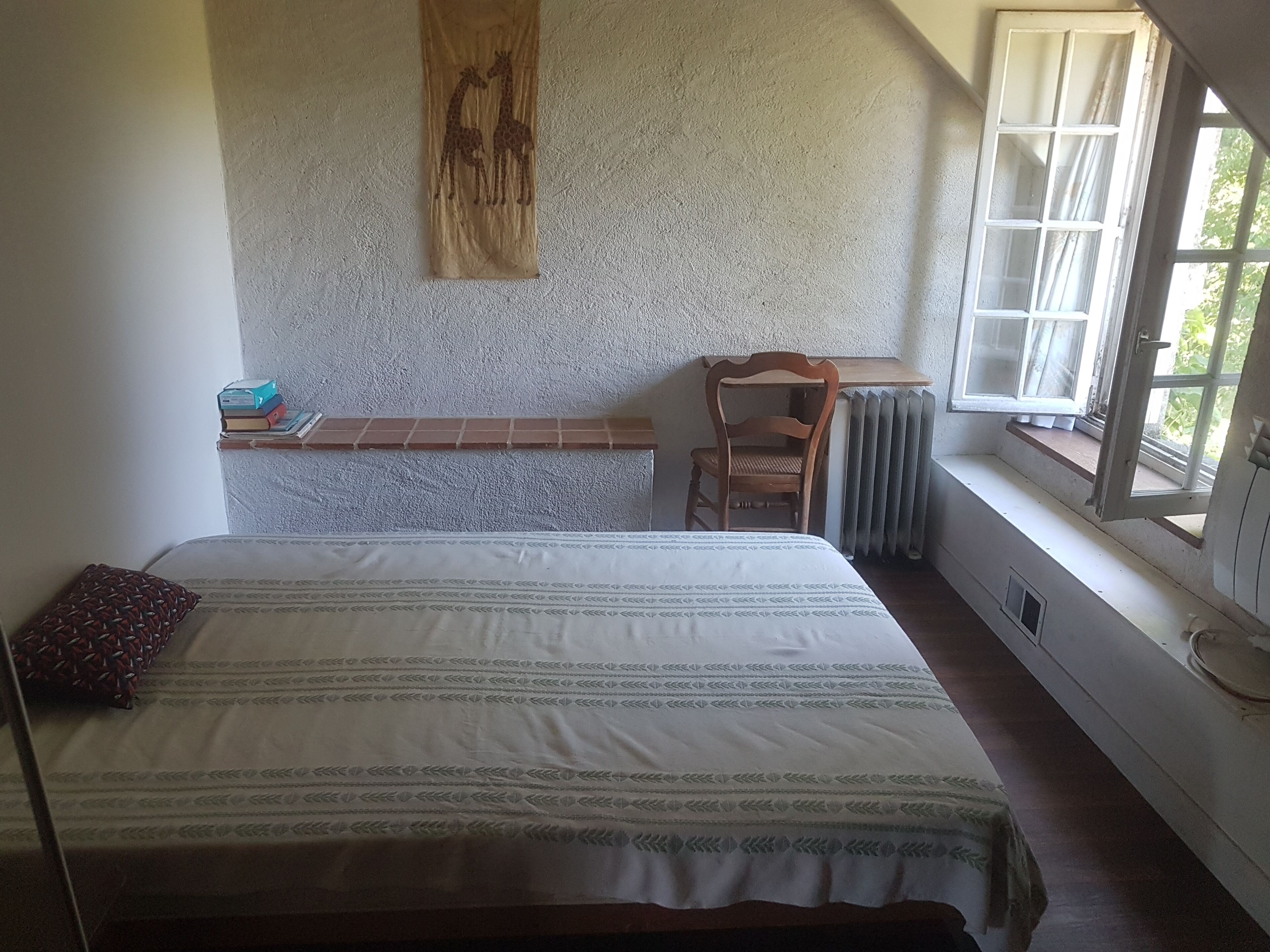 1 chambre, fer et planche à repasser, draps fournis
