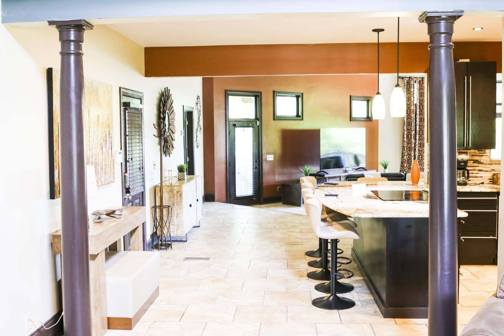 Luxury 5 Bedroom Lakefront Retreat W/ Swimming Pool, And Game Room - Macon, GA