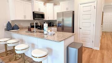 Townhome, Multiple Beds, Kitchen, Garden View (Bayside Getaway) | Private kitchen