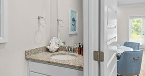 Townhome, Multiple Beds, Kitchen, Garden View (Bayside Getaway) | Interior