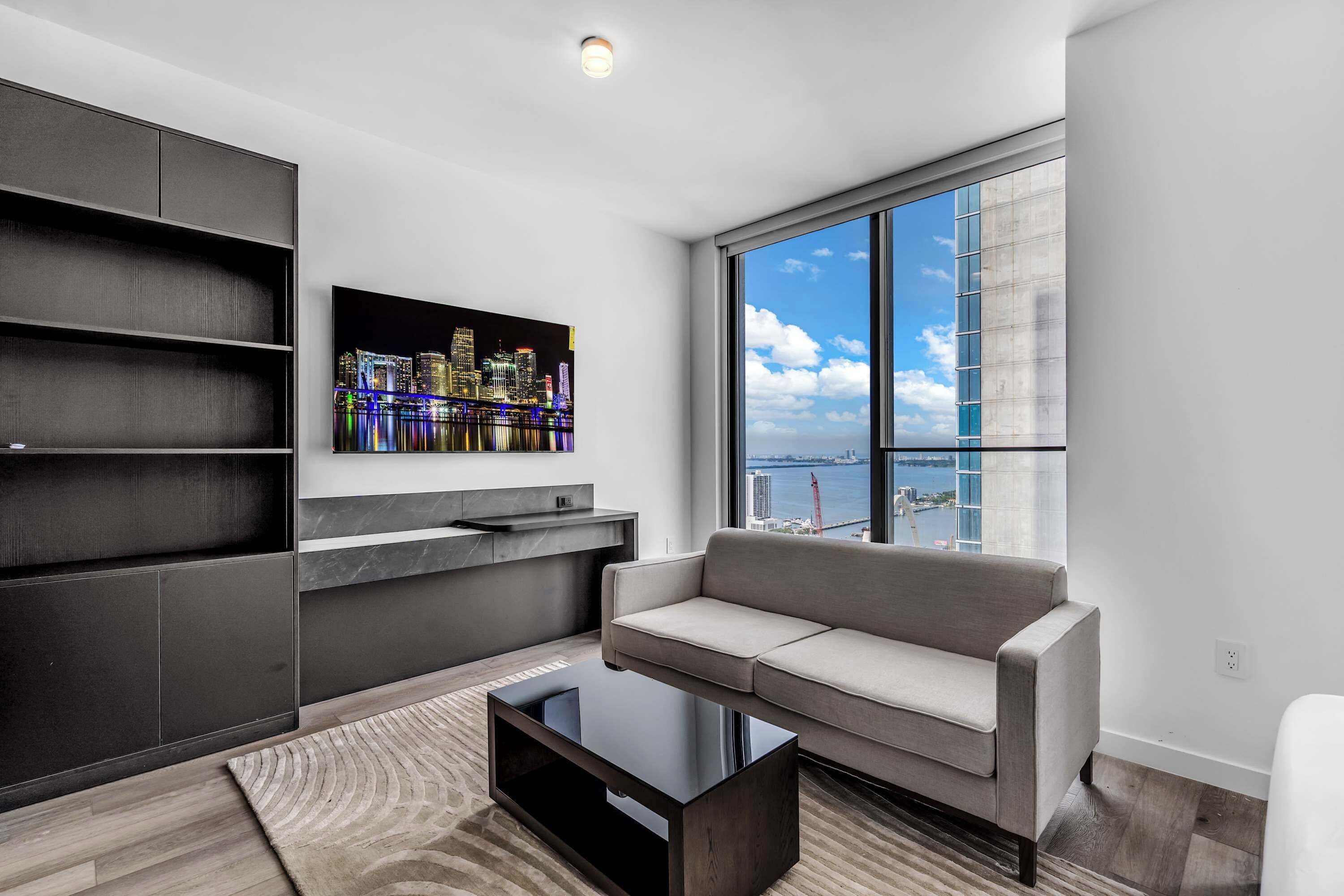 Studio, 1 King Bed, Kitchen, City View (The Signature Eleven) | Living area