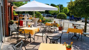 House | Outdoor dining