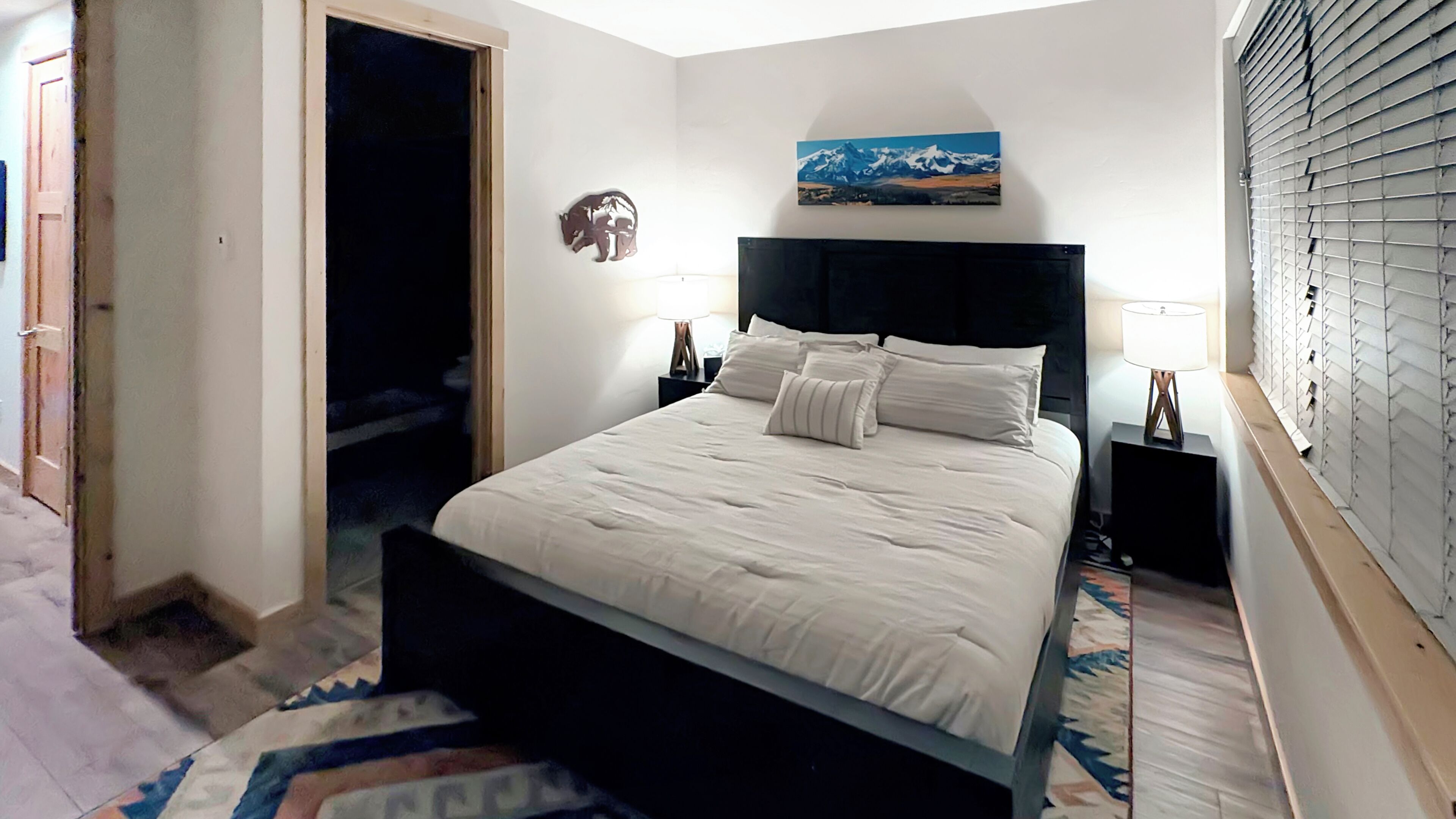 3 bedrooms, iron/ironing board, internet, bed sheets