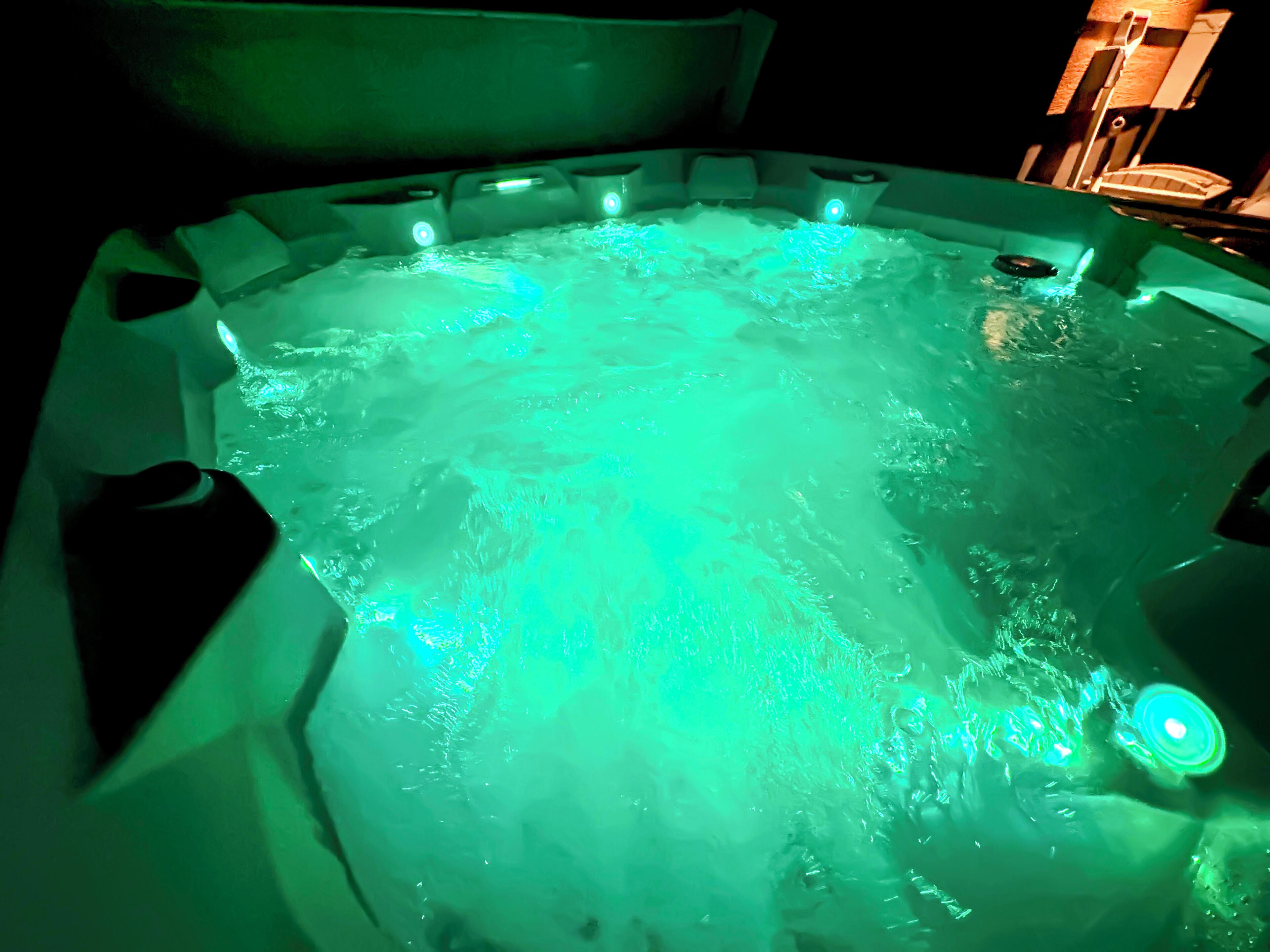 Indoor spa tub