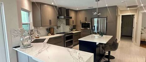 Coffee/tea maker, fridge, microwave, oven