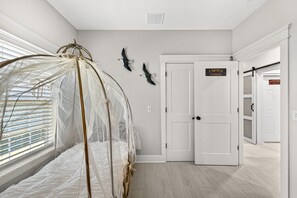 3 slaapkamers, een bureau, een strijkplank/strijkijzer, wifi