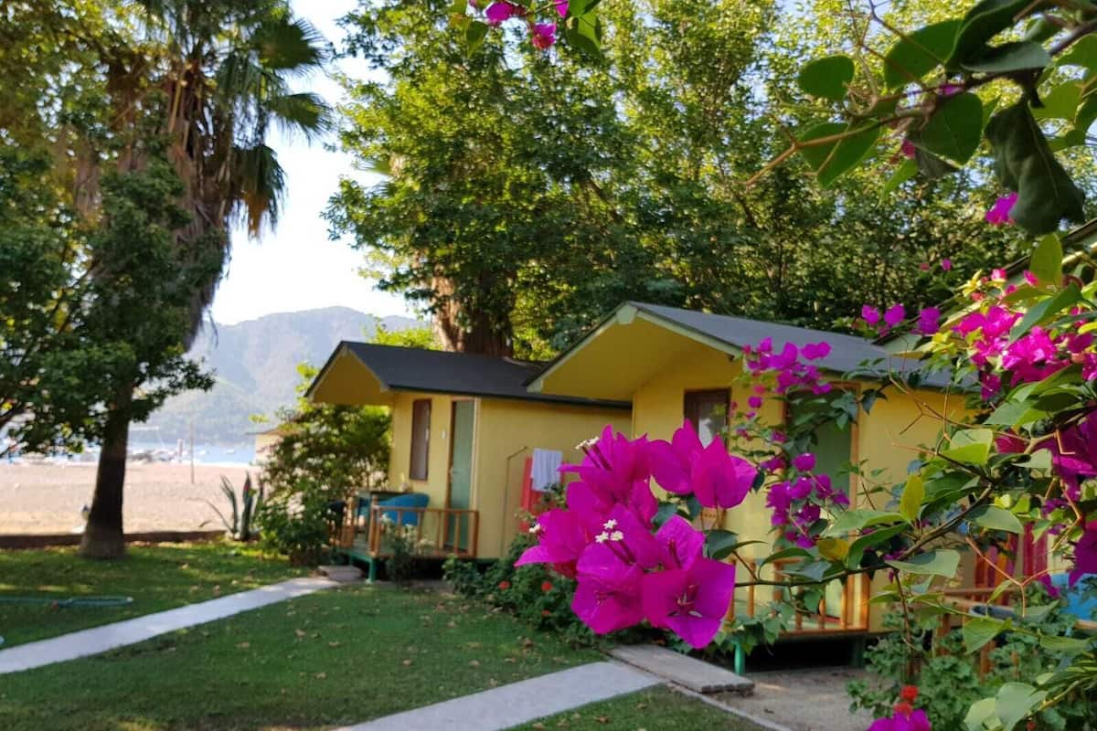 Bungalow estándar, patio, vista al mar | Áreas de la propiedad