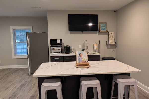 microwave, coffee maker, kitchen, refrigerator, TV, kitchen island with seating
