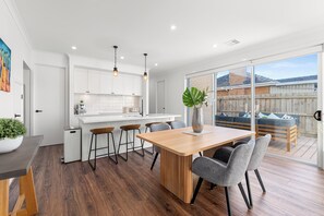 Dining - Luxury Home In Ivanhoe Melbourne (Ivanhoe)
