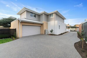 Property grounds - Luxury Home In Ivanhoe Melbourne (Ivanhoe)
