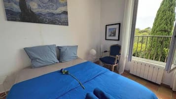 5 slaapkamers, een strijkplank/strijkijzer, wifi, beddengoed