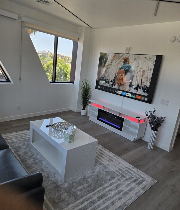 TV, fireplace - The Neon Circuit Loft (Phoenix)