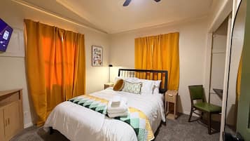3 habitaciones, tabla de planchar con plancha, wifi y ropa de cama