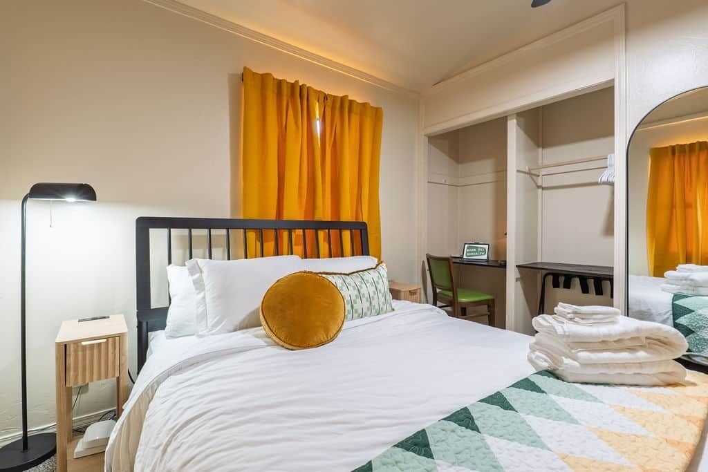 3 quartos, ferros/tábuas de passar roupa, Wi-Fi, roupa de cama