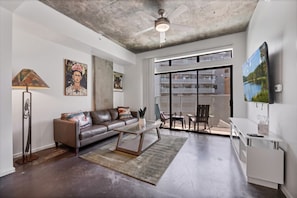 TV, fireplace, offices, printers - Phoenix Downtown Zen Loft (Phoenix)