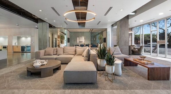 TV, fireplace, offices, printers - Phoenix Downtown Zen Loft (Phoenix)