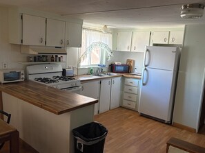 Private kitchen - Charming 4-bedroom mobile home in Walden perfect for families (Walden)