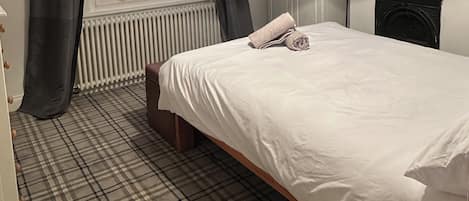 2 habitaciones, tabla de planchar con plancha, wifi y ropa de cama